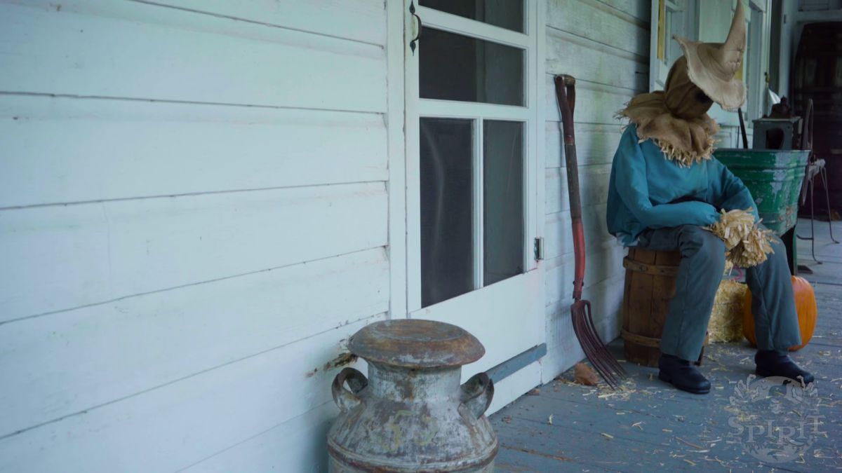 4 Ft 6 In Sitting Scarecrow Animatronic - Image 4